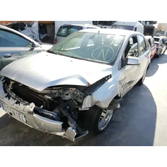 FORD FOCUS BERLINA (CAP) '2006 AMBIENTE (D) GRIS