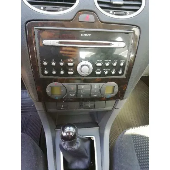 FORD FOCUS BERLINA (CAP) '2006 AMBIENTE (D) GRIS
