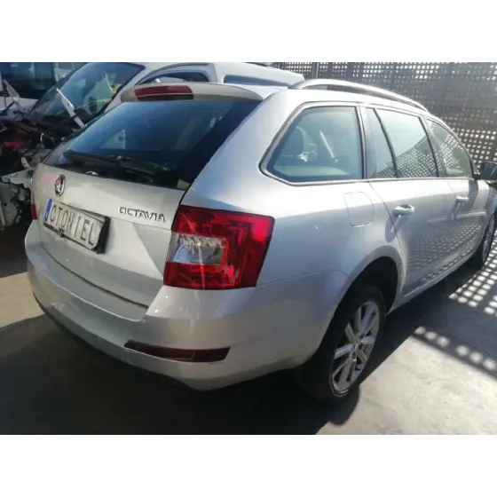 SKODA OCTAVIA COMBI (5E5) '2014 1.6 TDI DPF GRIS