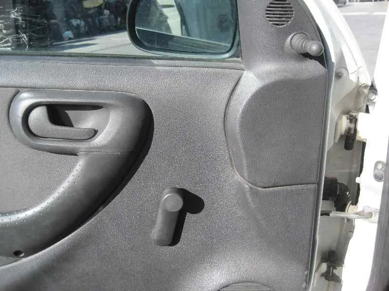 OPEL CORSA C OPEL CORSA C '2003 CLUB BLANCO 2000