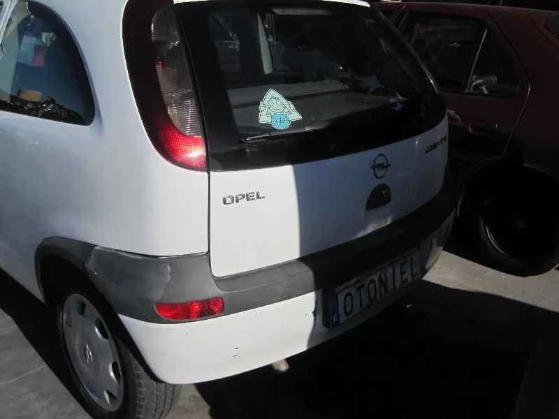 OPEL CORSA C OPEL CORSA C '2003 CLUB BLANCO 2000