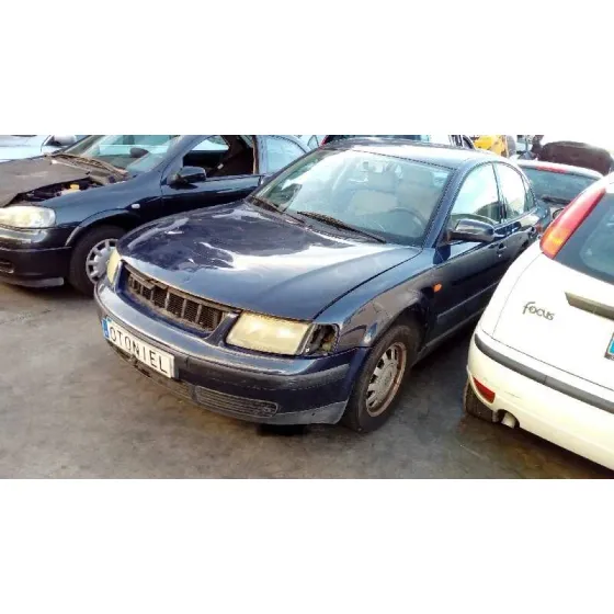 VOLKSWAGEN PASSAT BERLINA (3B2) '1997 COMFORTLINE AZUL