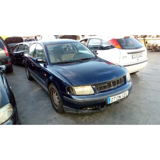 VOLKSWAGEN PASSAT BERLINA (3B2) '1997 COMFORTLINE AZUL