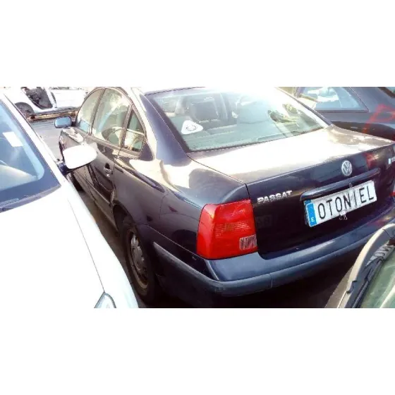 VOLKSWAGEN PASSAT BERLINA (3B2) '1997 COMFORTLINE AZUL