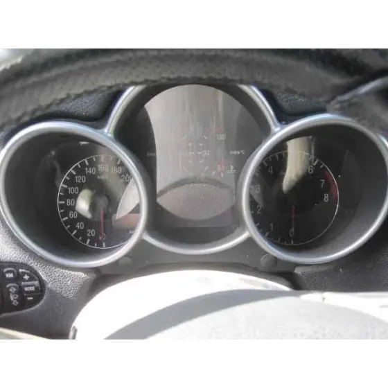 ALFA ROMEO 147 (190) '2002 1.6 T.SPARK ECO DISTINCTIVE MORADO