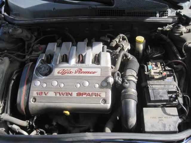 ALFA ROMEO 147 (190) '2002 1.6 T.SPARK ECO DISTINCTIVE MORADO