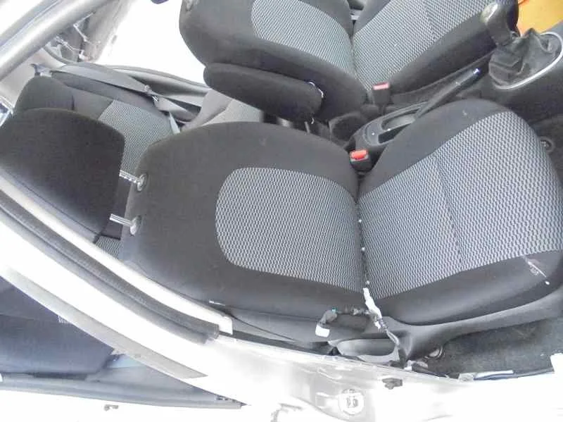 NISSAN MICRA (K13) NISSAN MICRA (K13) '2016 ACENTA GRIS PLATA 2010