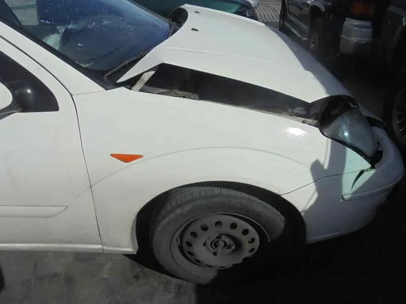 FORD FOCUS BERLINA (CAK) '2004 GHIA BLANCO
