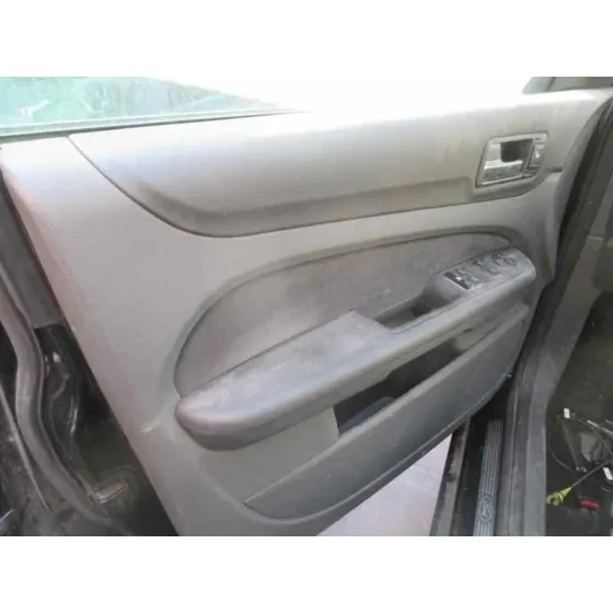 FORD FOCUS BERLINA (CAP) '2006 AMBIENTE (D) NEGRO