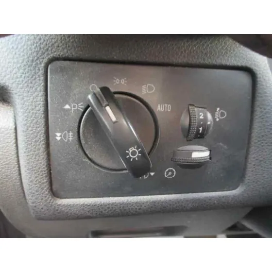 FORD FOCUS BERLINA (CAP) '2006 AMBIENTE (D) NEGRO
