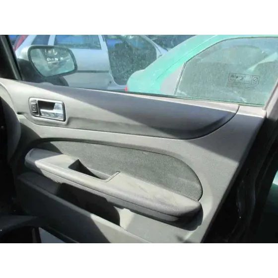 FORD FOCUS BERLINA (CAP) '2006 AMBIENTE (D) NEGRO