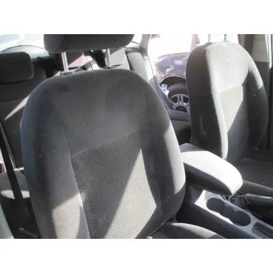 FORD FOCUS BERLINA (CAP) '2006 AMBIENTE (D) NEGRO