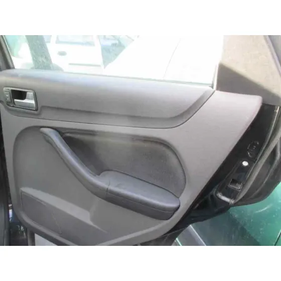 FORD FOCUS BERLINA (CAP) '2006 AMBIENTE (D) NEGRO