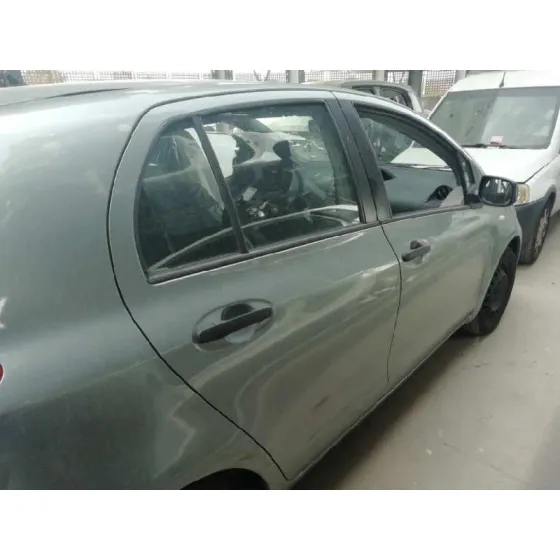 TOYOTA YARIS '2011 LIVE GRIS