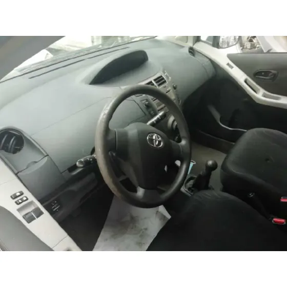 TOYOTA YARIS '2011 LIVE GRIS