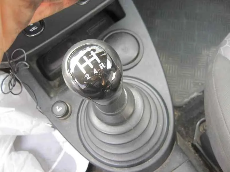 FORD FIESTA (CBK) FORD FIESTA (CBK) '2006 FUTURA BLANCO 2004
