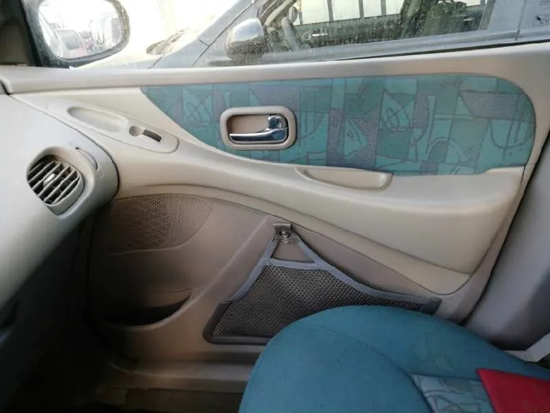 NISSAN ALMERA TINO (V10M) NISSAN ALMERA TINO (V10M) '2002 AMBIENCE AZUL 2000