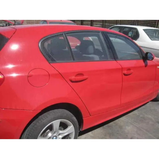 BMW SERIE 1 BERLINA (E81/E87) '2006 2.0 16V DIESEL CAT ROJO