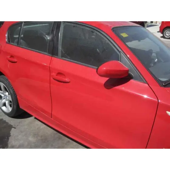 BMW SERIE 1 BERLINA (E81/E87) '2006 2.0 16V DIESEL CAT ROJO
