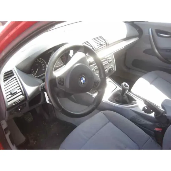 BMW SERIE 1 BERLINA (E81/E87) '2006 2.0 16V DIESEL CAT ROJO