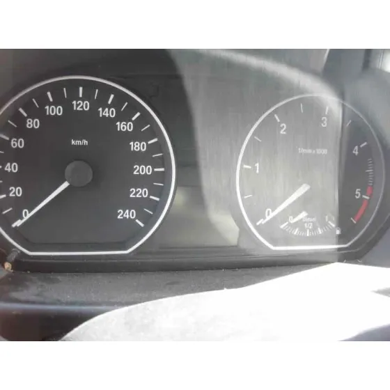 BMW SERIE 1 BERLINA (E81/E87) '2006 2.0 16V DIESEL CAT ROJO