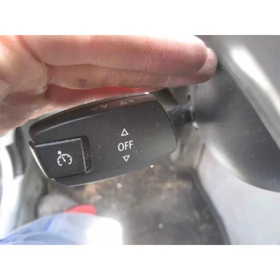 BMW SERIE 1 BERLINA (E81/E87) '2006 2.0 16V DIESEL CAT ROJO