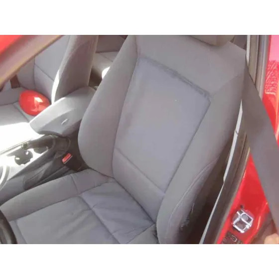 BMW SERIE 1 BERLINA (E81/E87) '2006 2.0 16V DIESEL CAT ROJO
