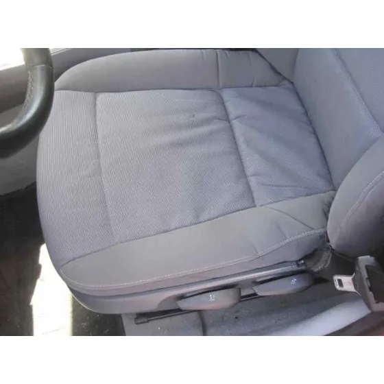 BMW SERIE 1 BERLINA (E81/E87) '2006 2.0 16V DIESEL CAT ROJO