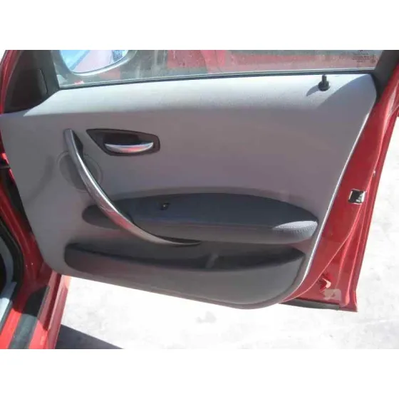 BMW SERIE 1 BERLINA (E81/E87) '2006 2.0 16V DIESEL CAT ROJO