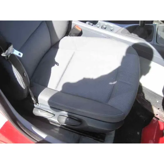 BMW SERIE 1 BERLINA (E81/E87) '2006 2.0 16V DIESEL CAT ROJO