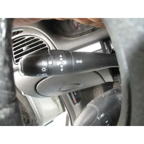 CITROEN C5 BERLINA '2005 ATTRACTION PLATA
