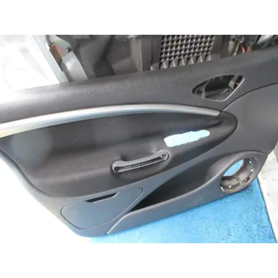 CITROEN C5 BERLINA '2005 ATTRACTION PLATA