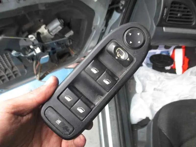 CITROEN C5 BERLINA '2005 ATTRACTION PLATA