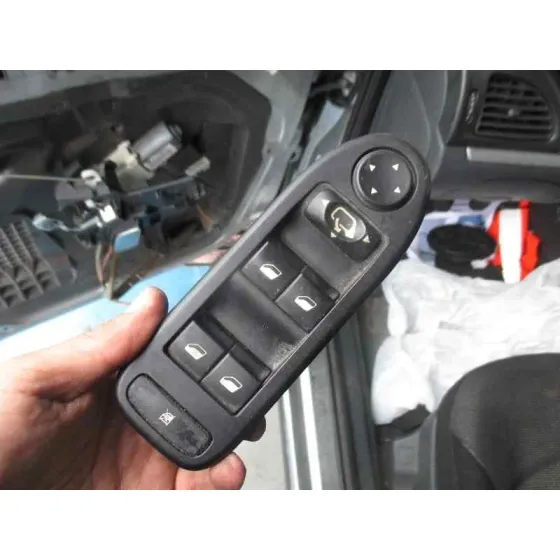 CITROEN C5 BERLINA '2005 ATTRACTION PLATA