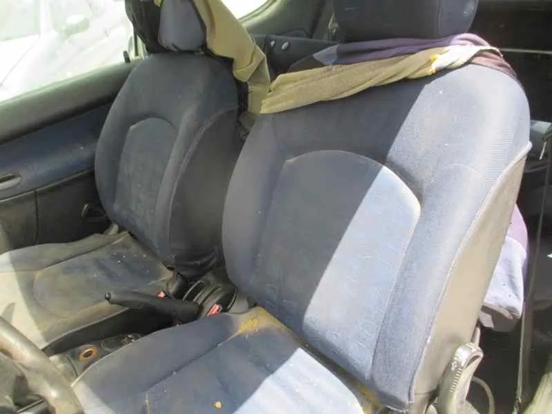 PEUGEOT 206 BERLINA PEUGEOT 206 BERLINA '2002 XR GRIS PLATA 1998