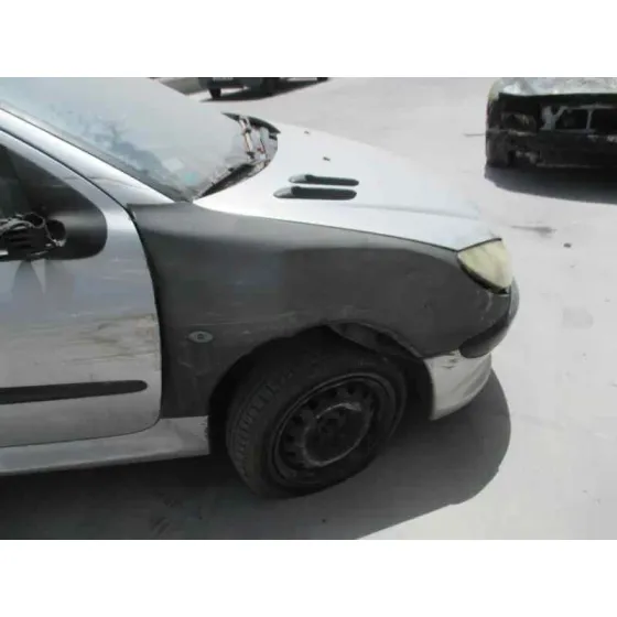 PEUGEOT 206 BERLINA '2002 XR GRIS PLATA