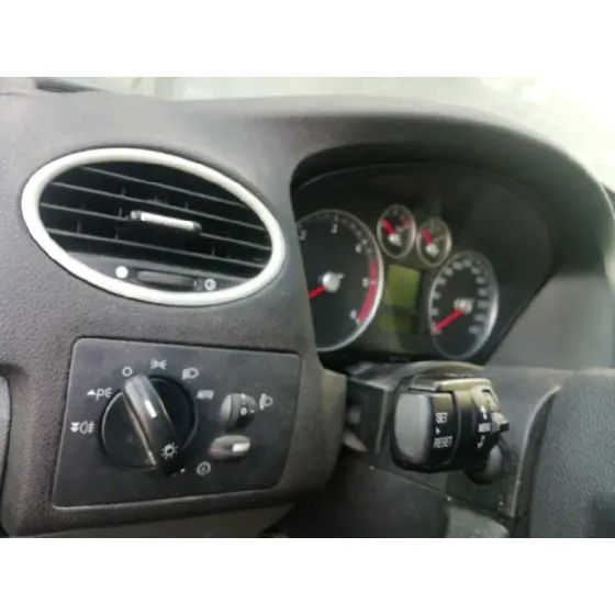 FORD FOCUS BERLINA (CAP) '2006 1.6 TDCI CAT GRIS Y AZUL