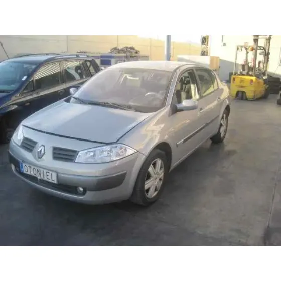 RENAULT MEGANE II CLASSIC BERLINA '2003 CONFORT AUTHENTIQUE PLATA