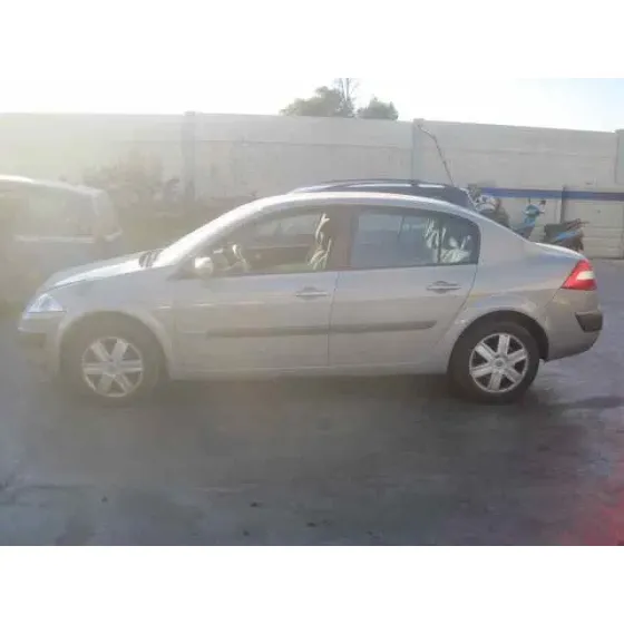 RENAULT MEGANE II CLASSIC BERLINA '2003 CONFORT AUTHENTIQUE PLATA