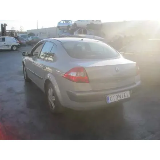 RENAULT MEGANE II CLASSIC BERLINA '2003 CONFORT AUTHENTIQUE PLATA