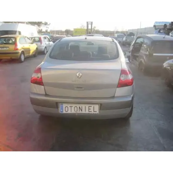 RENAULT MEGANE II CLASSIC BERLINA '2003 CONFORT AUTHENTIQUE PLATA