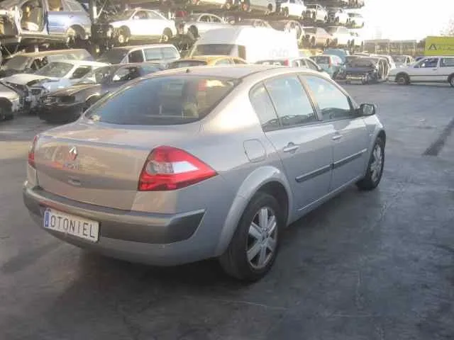 RENAULT MEGANE II CLASSIC BERLINA '2003 CONFORT AUTHENTIQUE PLATA
