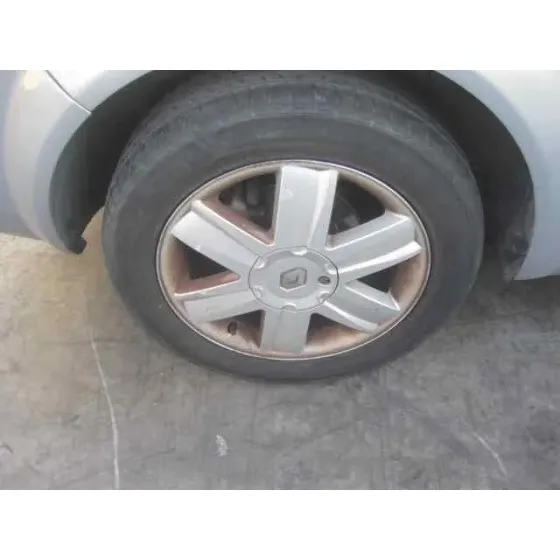 RENAULT MEGANE II CLASSIC BERLINA '2003 CONFORT AUTHENTIQUE PLATA