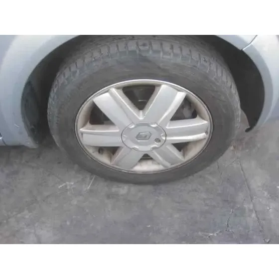 RENAULT MEGANE II CLASSIC BERLINA '2003 CONFORT AUTHENTIQUE PLATA