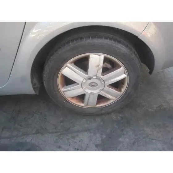 RENAULT MEGANE II CLASSIC BERLINA '2003 CONFORT AUTHENTIQUE PLATA
