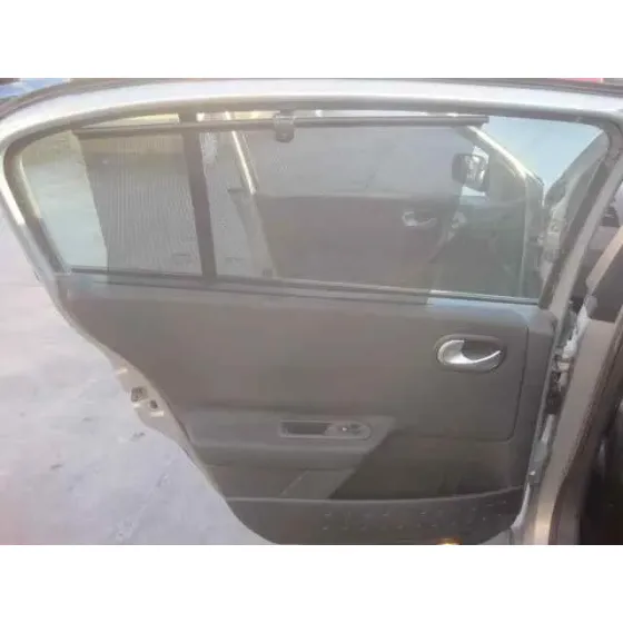 RENAULT MEGANE II CLASSIC BERLINA '2003 CONFORT AUTHENTIQUE PLATA