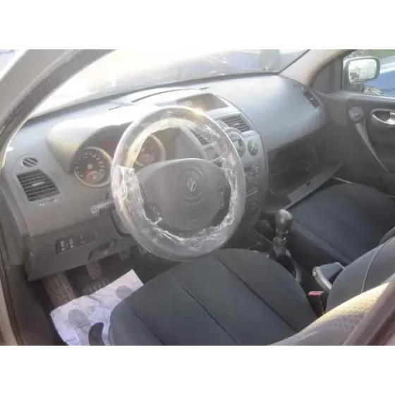 RENAULT MEGANE II CLASSIC BERLINA '2003 CONFORT AUTHENTIQUE PLATA