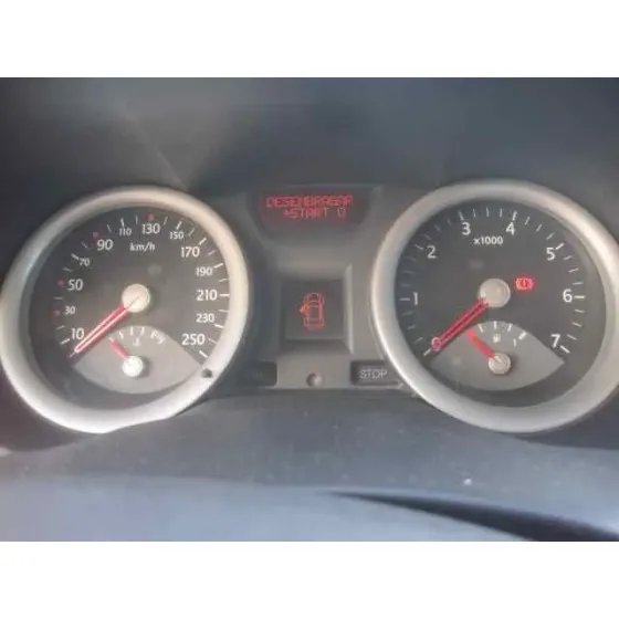 RENAULT MEGANE II CLASSIC BERLINA '2003 CONFORT AUTHENTIQUE PLATA