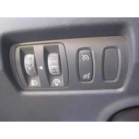 RENAULT MEGANE II CLASSIC BERLINA '2003 CONFORT AUTHENTIQUE PLATA