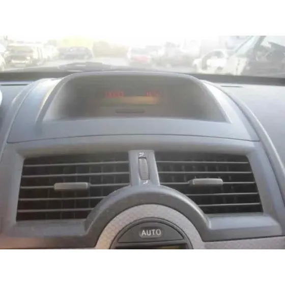 RENAULT MEGANE II CLASSIC BERLINA '2003 CONFORT AUTHENTIQUE PLATA